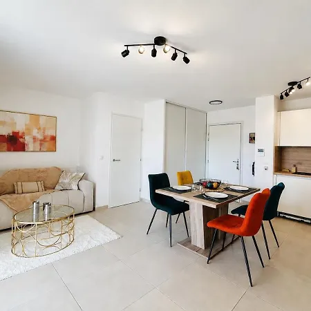 Apartamento T2 Cosy Bien Placé, Calme&standing, Garage Fréjus