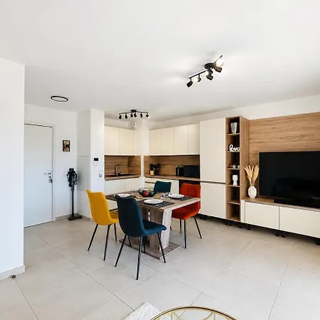 T2 Cosy Bien Placé, Calme&standing, Garage * Fréjus